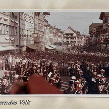 Feierndes Volk